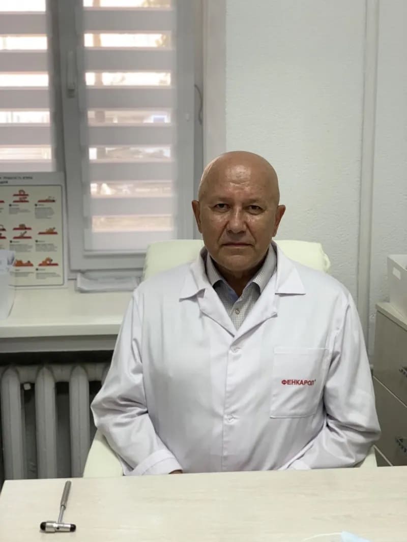 Костюк Олександр Володимирович — кандидат медичних наук, лікар-невролог вищої категорії, головний невролог Хмельницької області. Прийом на вул. Кам’янецька 76